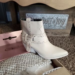 GOLO+ FREE PEOPLE Tombstone western Boots in Soy Calf Size 8